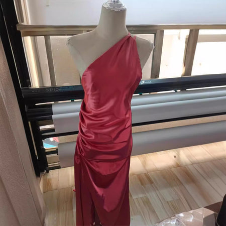 Slim-fit Solid Color One-shoulder Pleated Split Satin Dress - ANIBEY
